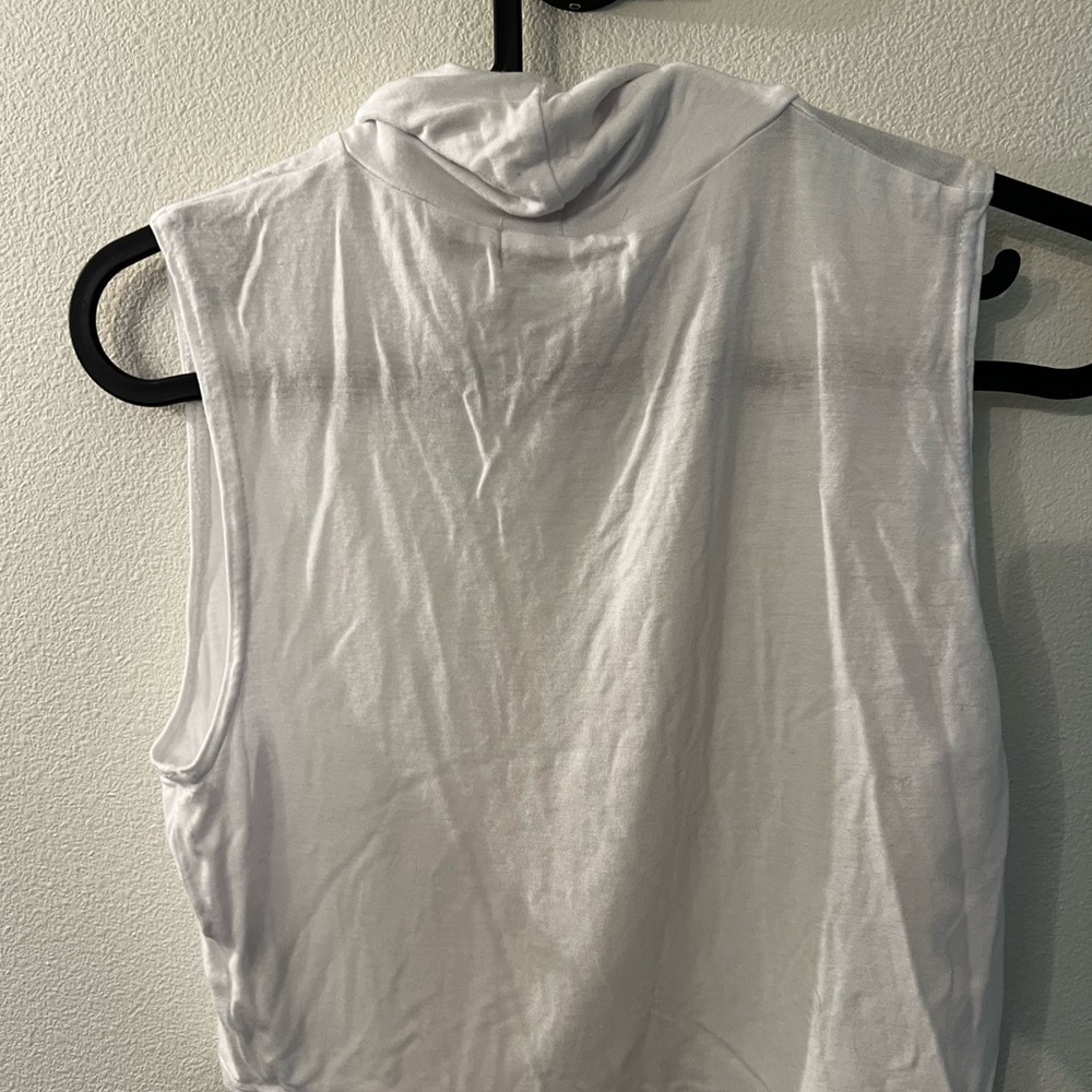 White crop, turtle neck